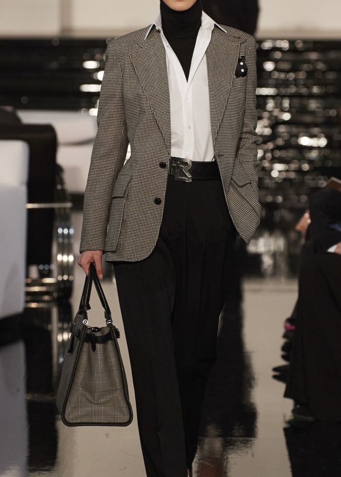 أفكار لتتألقي بتصاميم تناسب ساعات العمل