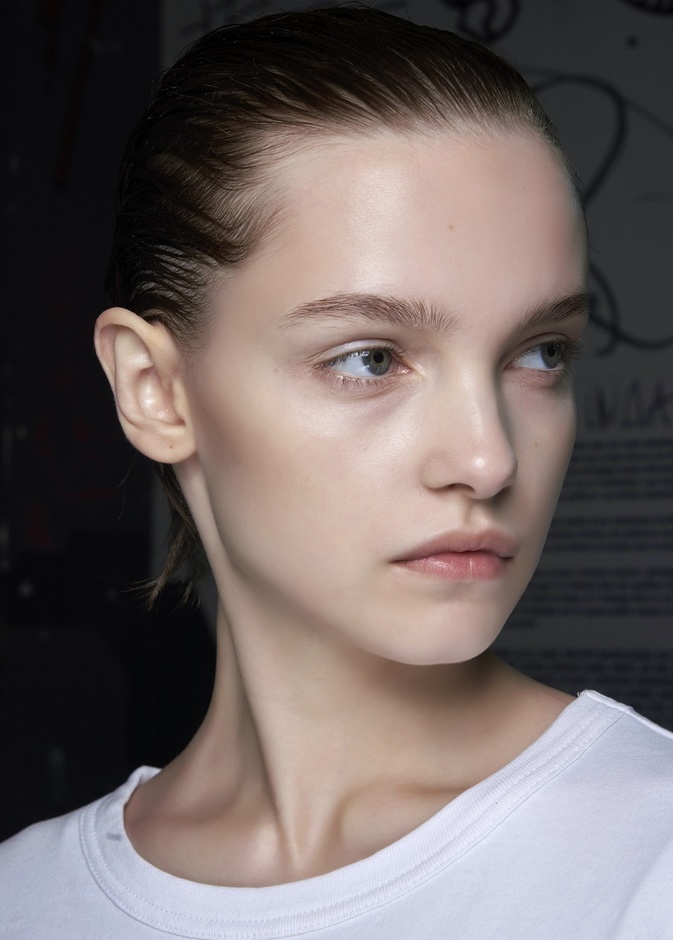 5 أساسيات لتنظيف البشرة بعمق في المنزل والحفاظ على نضارتها