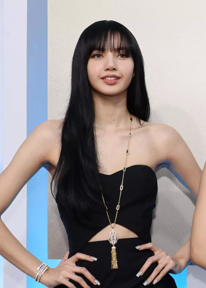 ليزا بقلادة بولغري الفاخرة