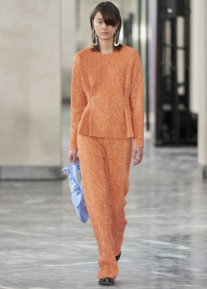 أفكار شبابية لتنسيق البنطلون المرجاني في خريف 2022