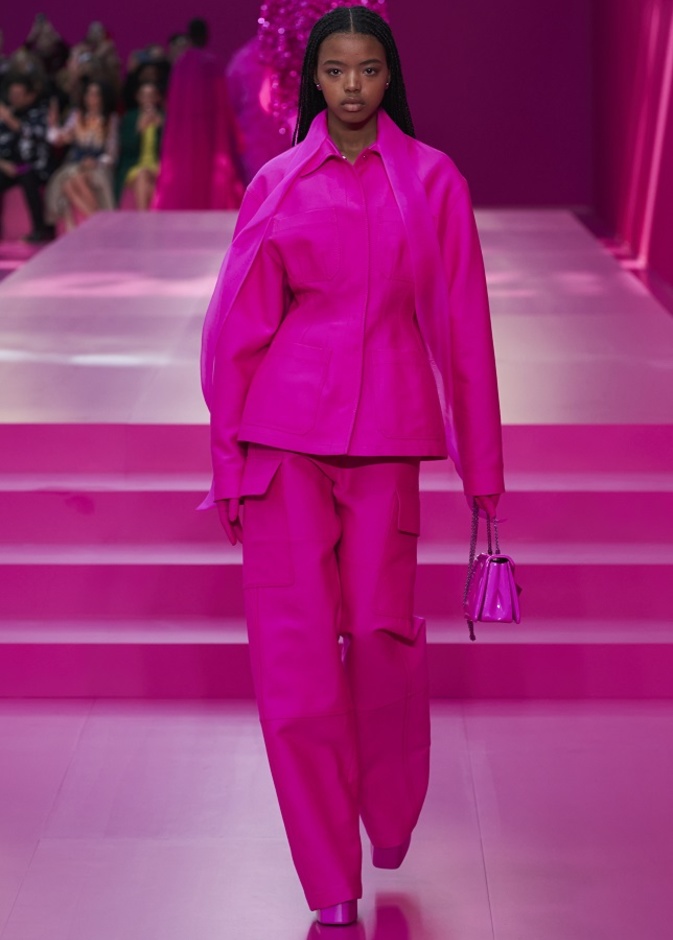 موديلات السروال الواسع لإطلالة مميّزة من Valentino