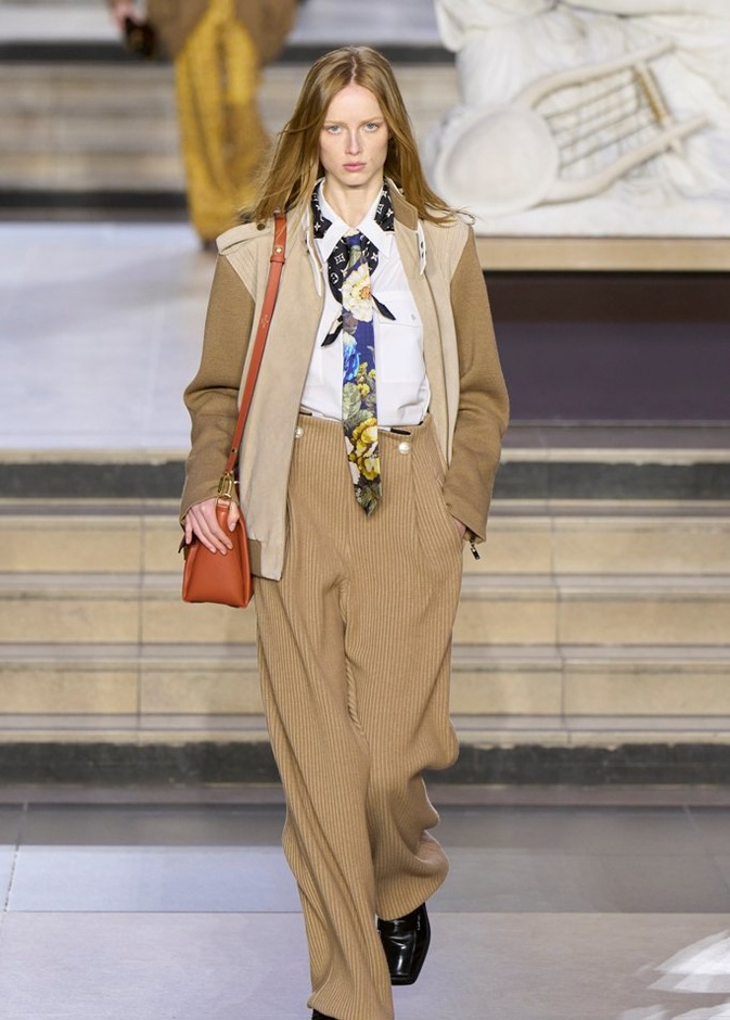 7 إطلالات مدرسية الإلهام من عروض خريف وشتاء 2022