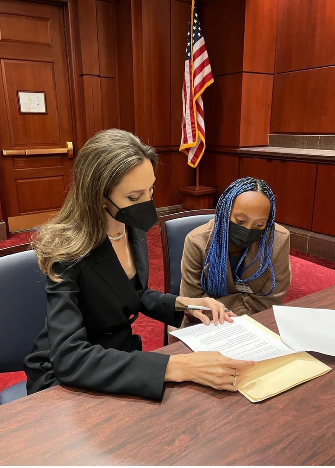 أنجلينا جولي وابنتها زاهارا