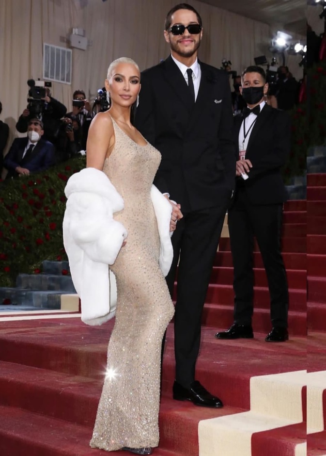 كيم كارداشيان وبيت ديفيدسون