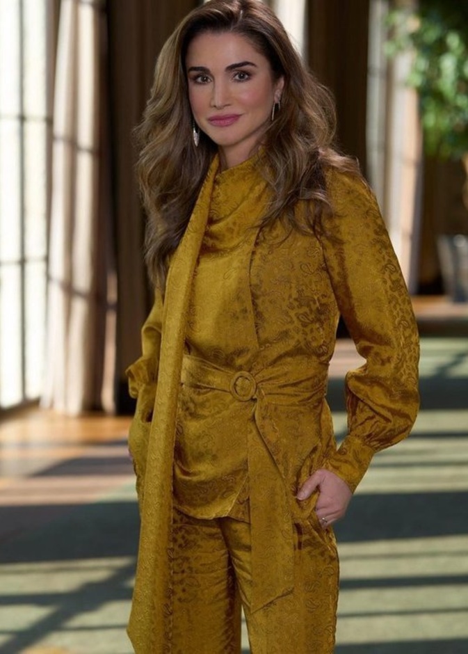 في عيد ميلادها الـ 52.. أجمل مجوهرات الملكة رانيا "صاحبة الجمال الهادئ"