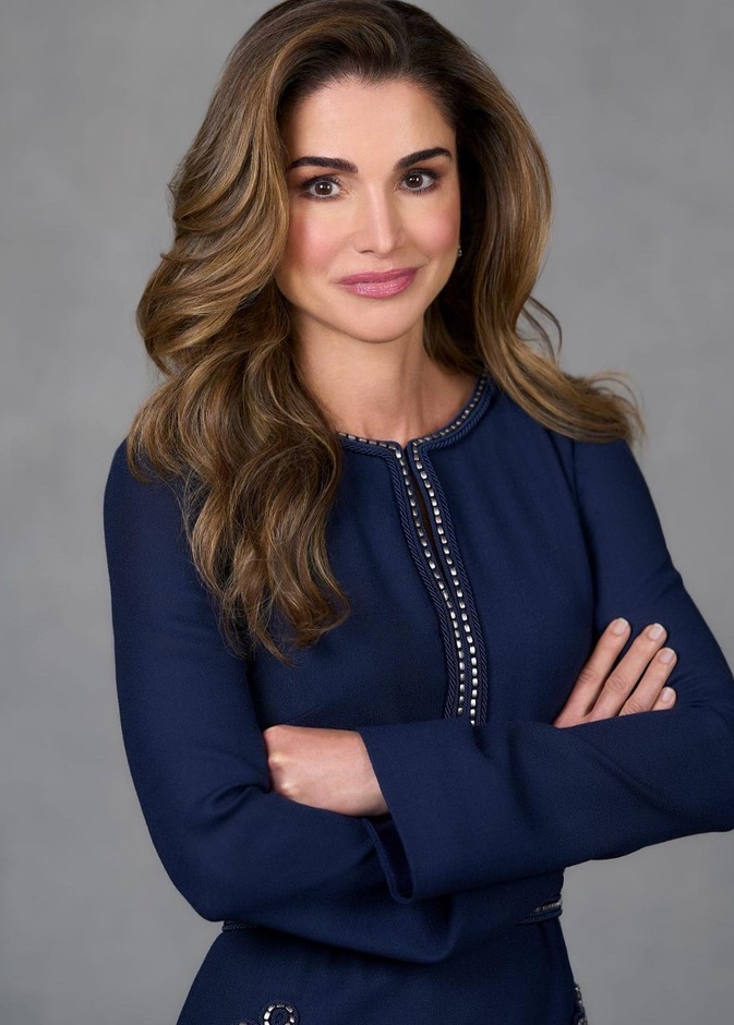 صور رسمية جديدة للملكة رانيا بمناسبة عيد ميلادها