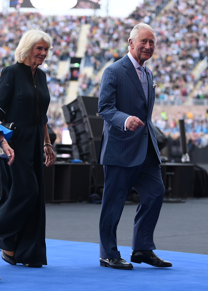 الأمير تشارلز وزوجته وصلا دورة ألعاب الكومنولث بسيارة تعمل الوقود العضوي