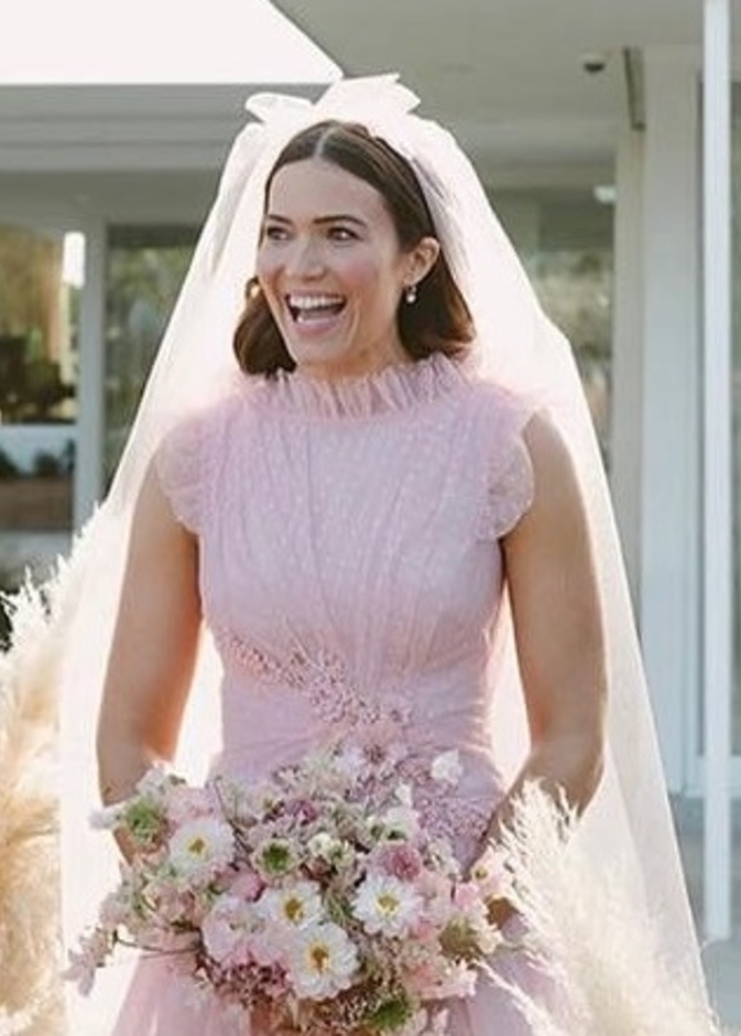 5 مشاهير تمردوا على فساتين الزفاف البيضاء