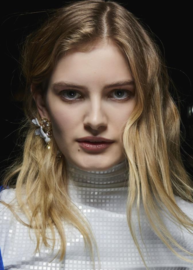 9 مستحضرات جمالية لا تتخلي عنها في حقيبتك قبل حلول خريف 2022