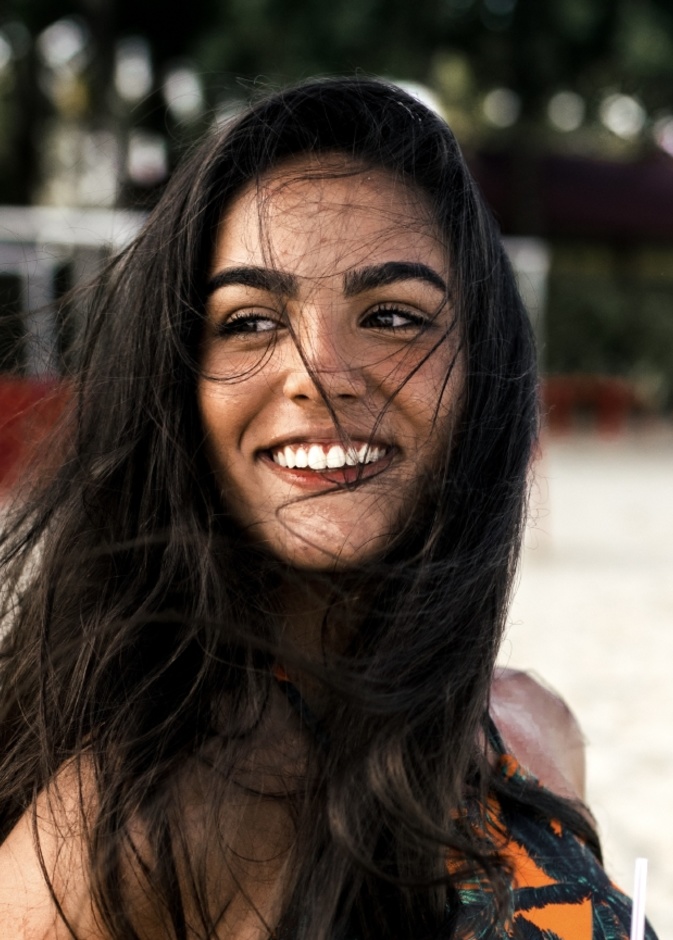 كيف تحافظين على نتيجة تبييض الأسنان بالليزر؟