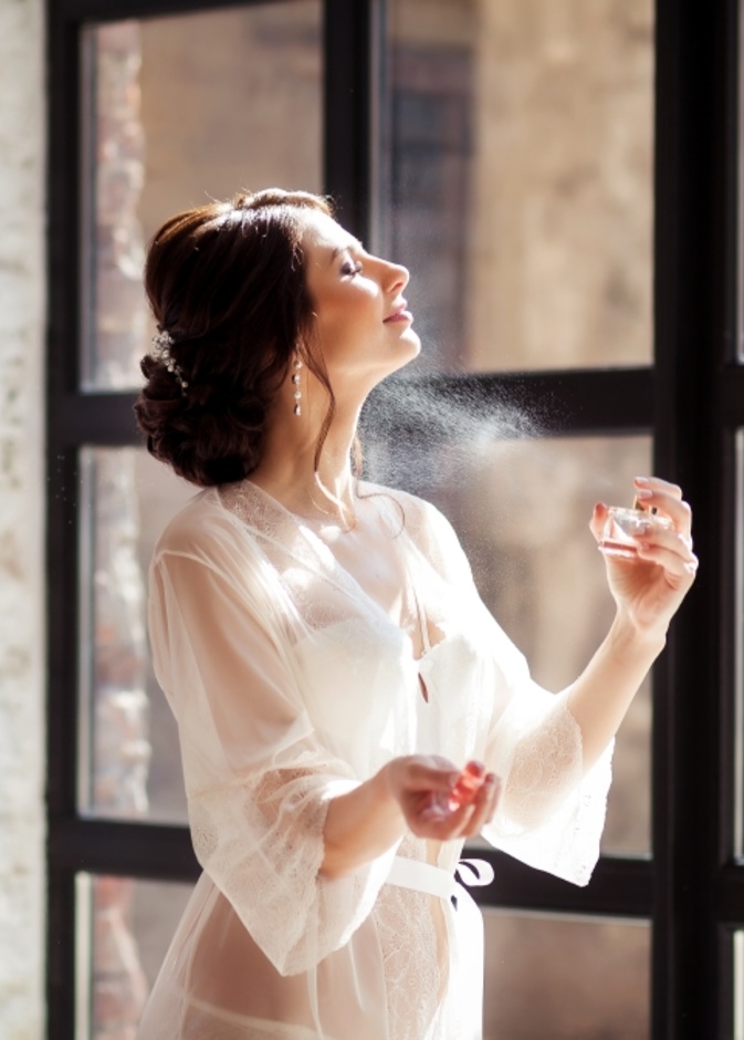 12 حيلة ذكية لتثبيت عطرك في يوم الزفاف