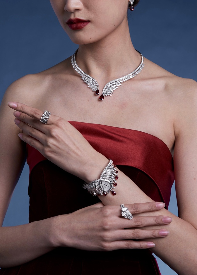 أقراط Blazing Night drop من بياجيه Piaget