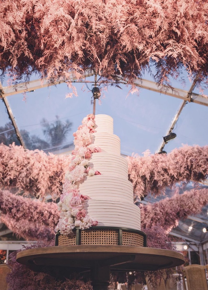 اجمل ديكورات حفلات زفاف من منسقة الحفلات السعودية سارة الدباغ