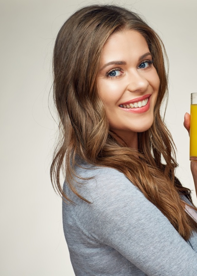 اطعمة ومشروبات صحية لتنشيط الدورة الدموية منها عصير البرتقال