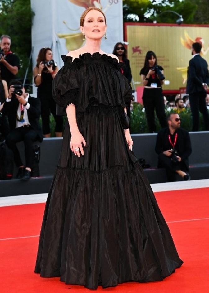 إطلالات راقية وفساتين لا تنسى في ختام مهرجان فينيسيا السينمائي 2022