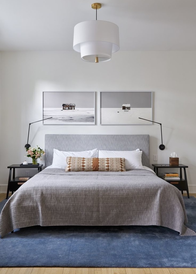 السجادة تغطي أوسع مساحة ممكنة من أرضية غرفة النوم