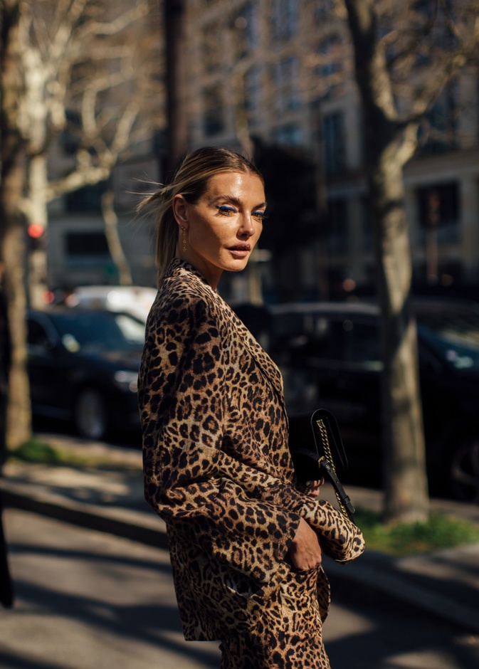 تألقي بالبدلة بنقشات الحيوانات