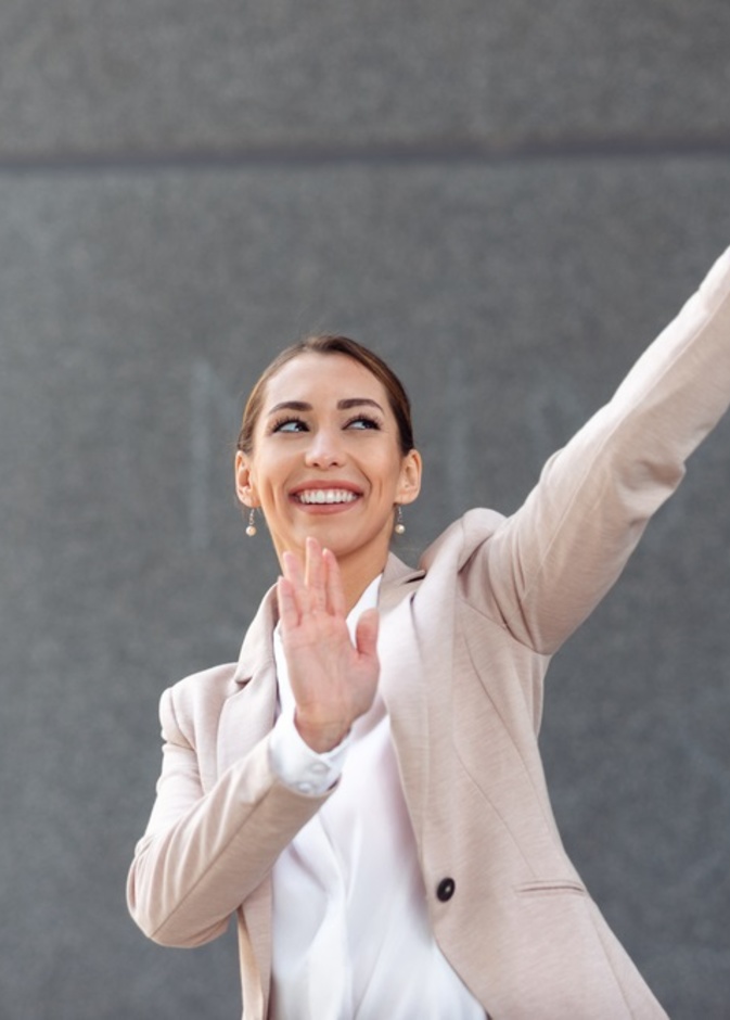 تخفيف اجراءات كورونا في الامارات والكمامة لم تعد الزامية في العديد من الاماكن