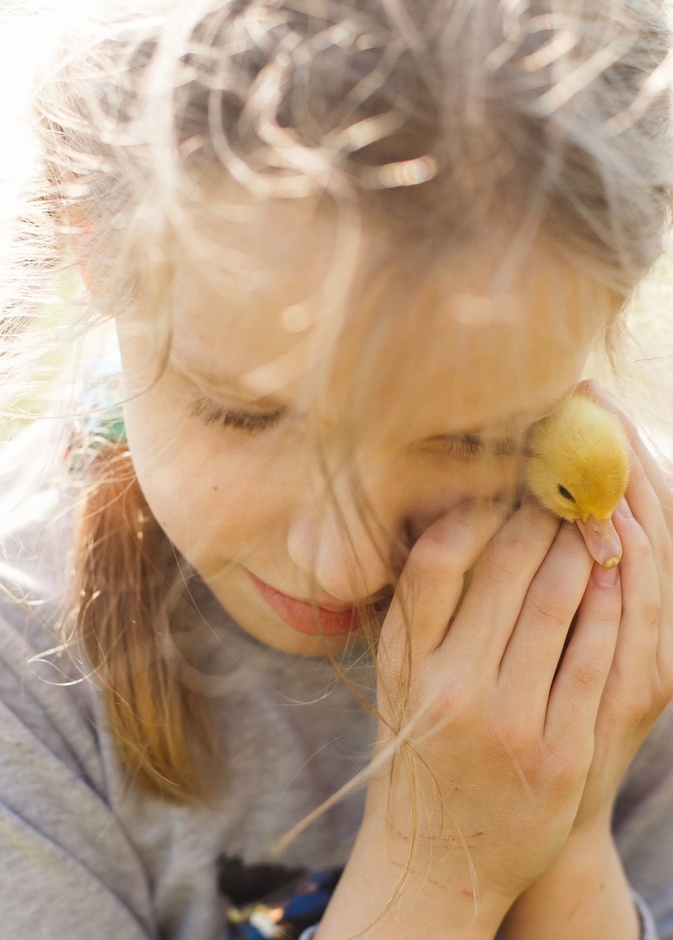 إليكِ علامات تدل على ضعف شخصية طفلك فلا تهمليها