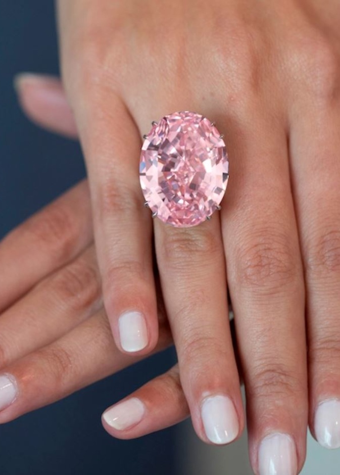 أهم الحقائق عن الألماس الوردي وأسباب تدفعنا إلى حبه