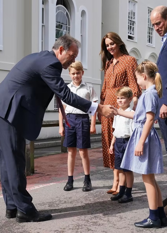  أطفال عائلة كمبريدج الثلاثة في يومهم الأول في وندسور