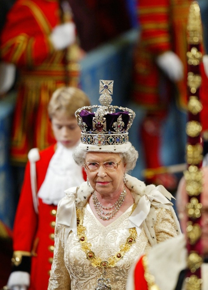 التميّز والجاذبية والشياكة التي رافقت اطلالات الملكة إليزابيث