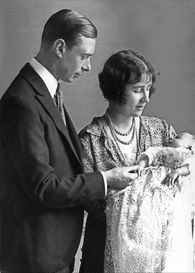  ماذا حدث للعالم في عام ميلاد إليزابيث الثانية ملكة بريطانيا؟