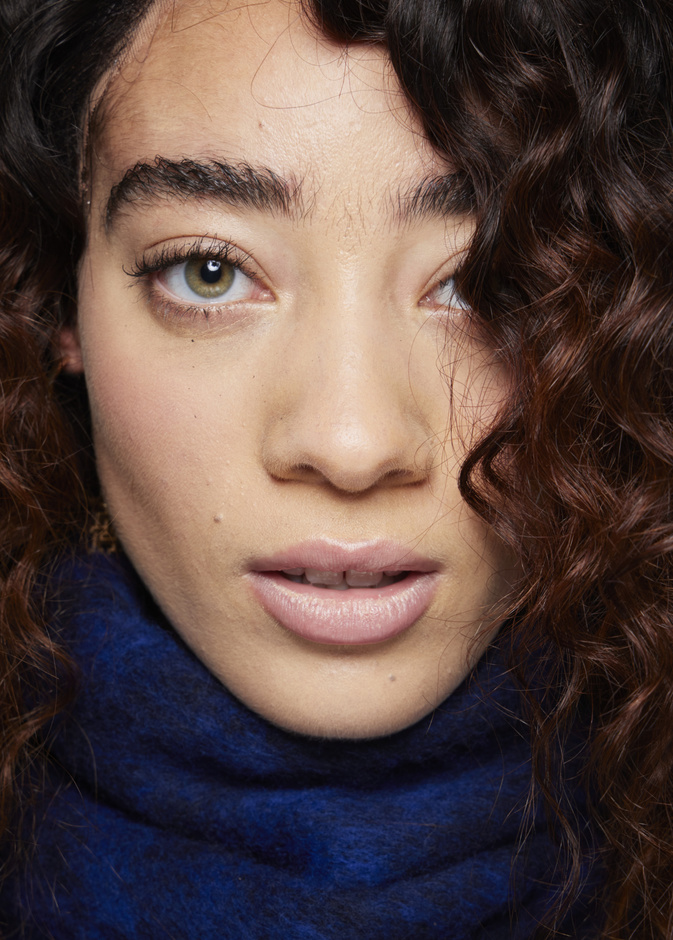 إزالة آثار الحبوب بطرق غير جراحية لوجه شبابي ومشرق