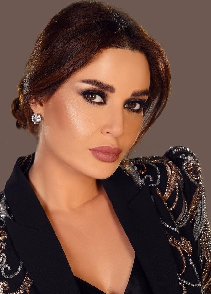 رسمات حواجب لم تبطل موضتها منذ سنوات بأسلوب النجمات العرب