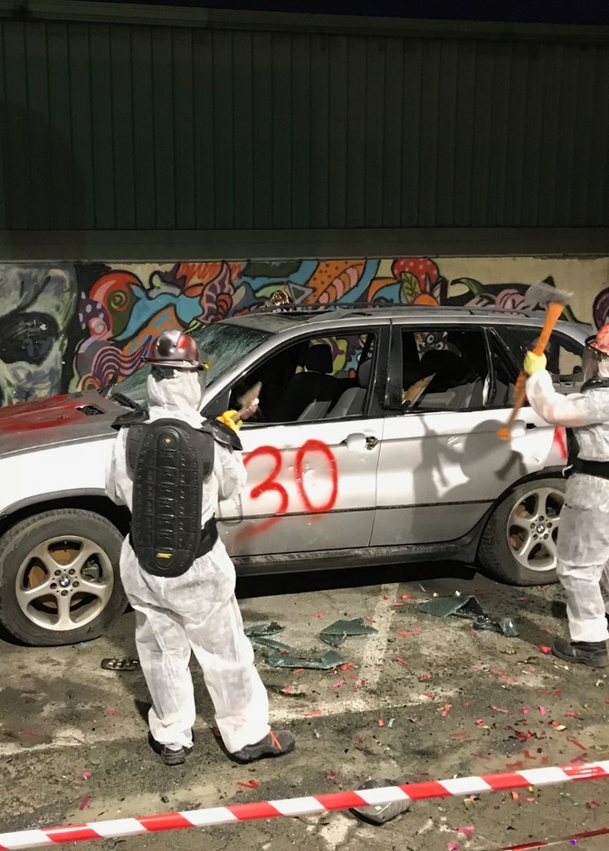 سماش روم دبي.. تخلصوا من همومكم في غرفة التحطيم 