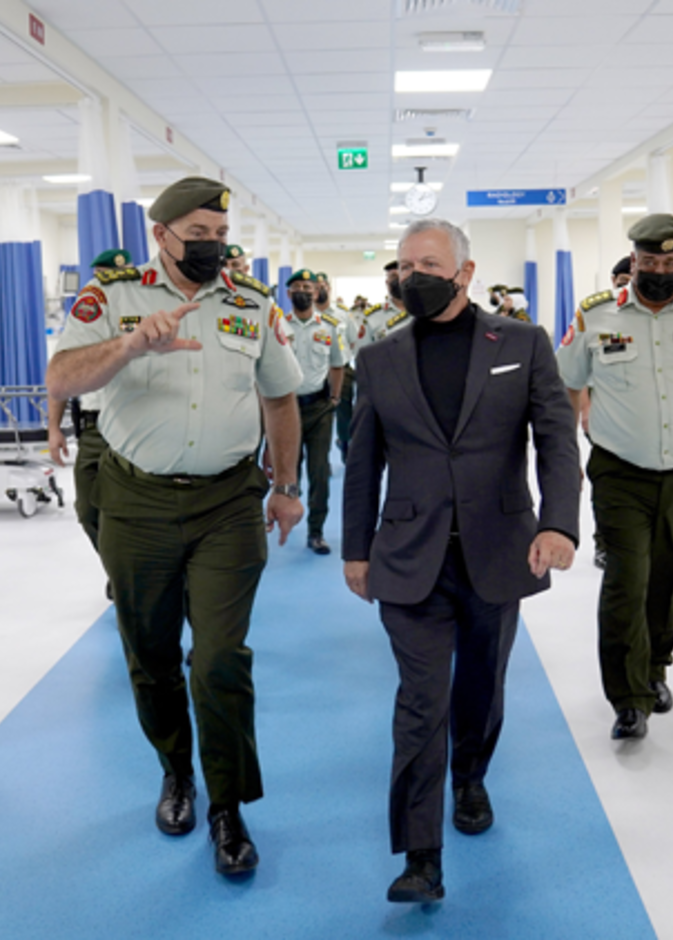الملك عبد الله يفتتح مستشفى عسكريا جديدا في عمان