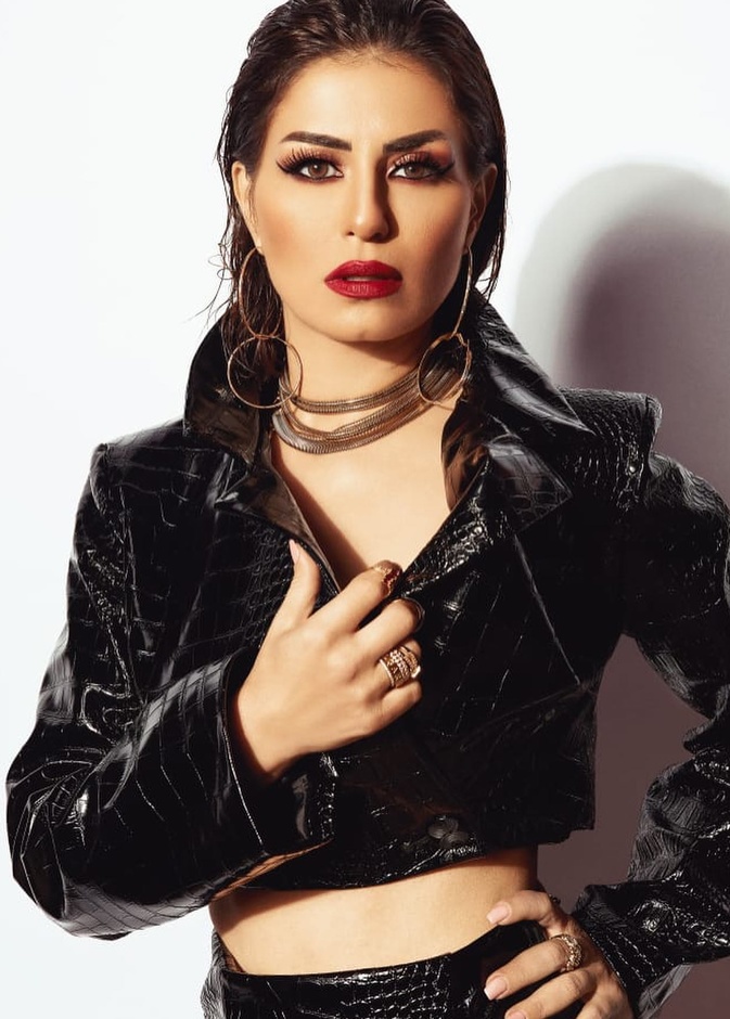 منة فضالي خلال جلسة تصوير خاصة مع المصور شريف البوهي