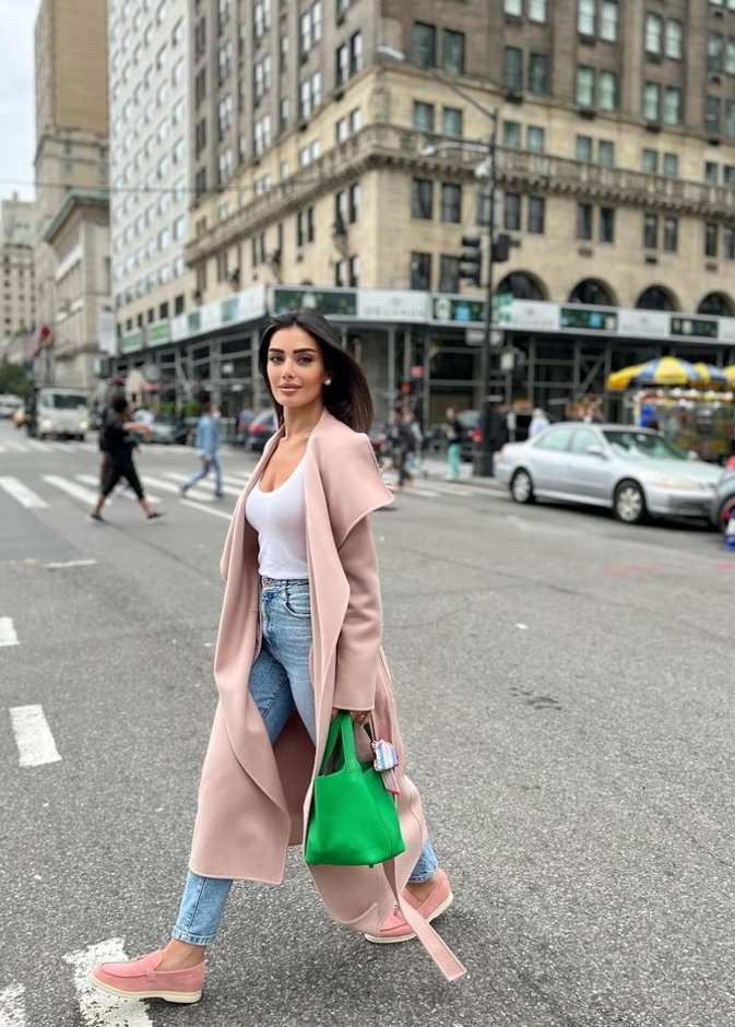 جيسيكا عازار بإطلالة كاجوال تناسب الموسم المقبل