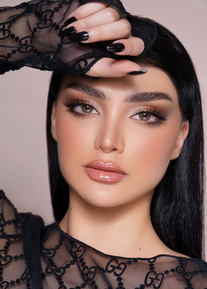 أحدث اطلالات المكياج موضة خريف 2022 بأنامل خبيرة التجميل السعودية نورة بو عوض