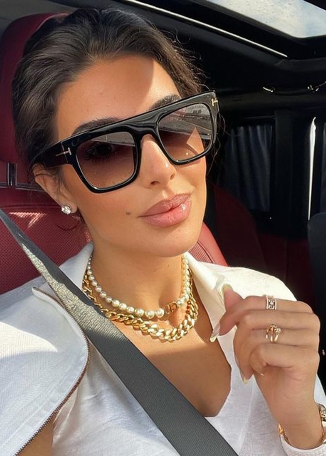 ياسمين صبري بقلادة ديور Dior