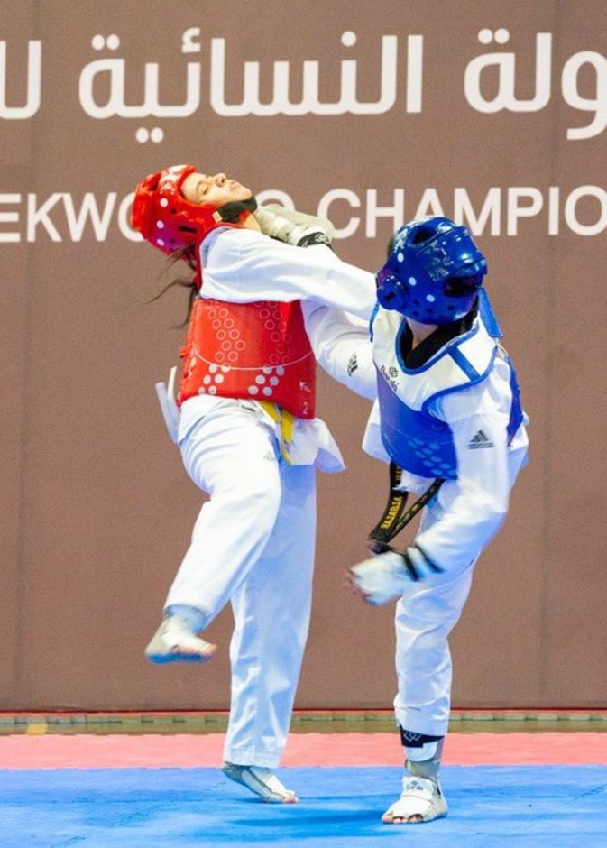 من منافسات اللاعبات في البطولة النسائية الثالثة للتايكوندو بالرياض