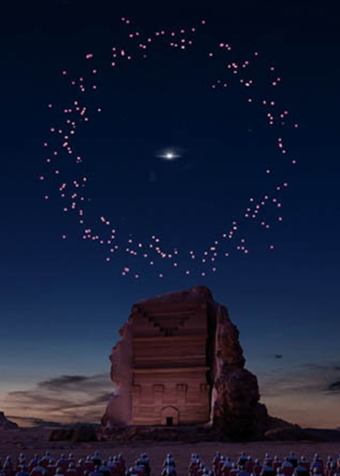 سكاي ماجيك.. عرض ضوئي ساحر بطائرات الدرون في سماء العلا