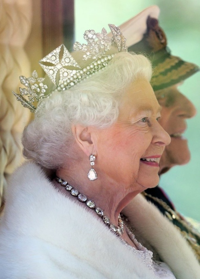 تاج إكليل الدولة The State Diadem من إرث العائلة المالكة البريطانية