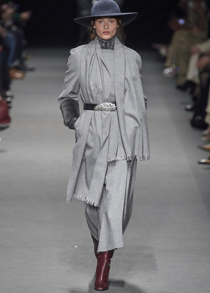 طرق لتنسيق أحزمة الخصر لإطلالات أكثر نحافة وأناقة 