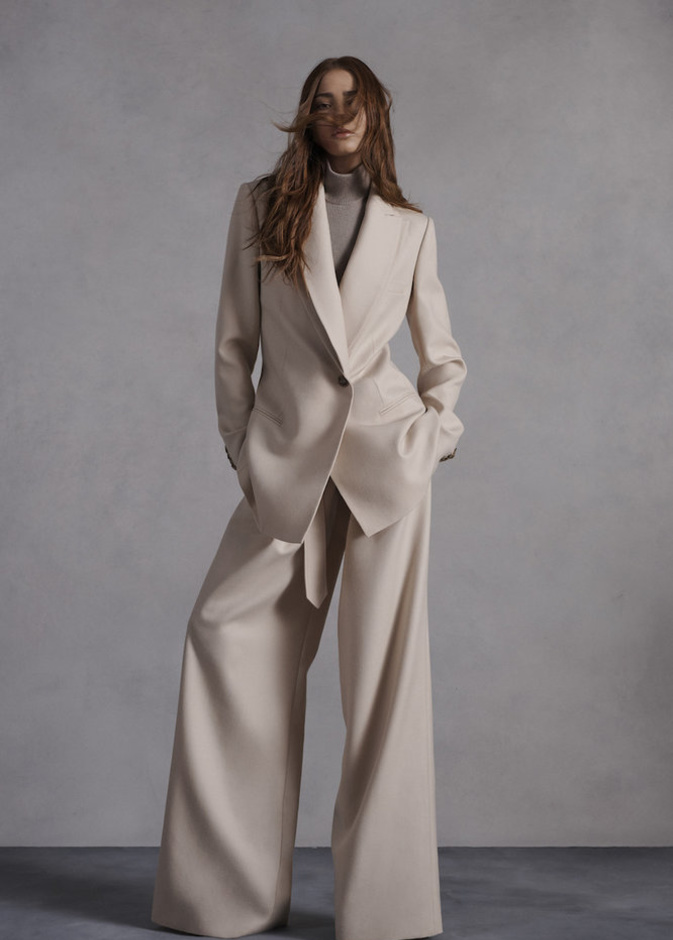 أجمل تصاميم البدلات الرسمية لأناقة عصرية في خريف 2022