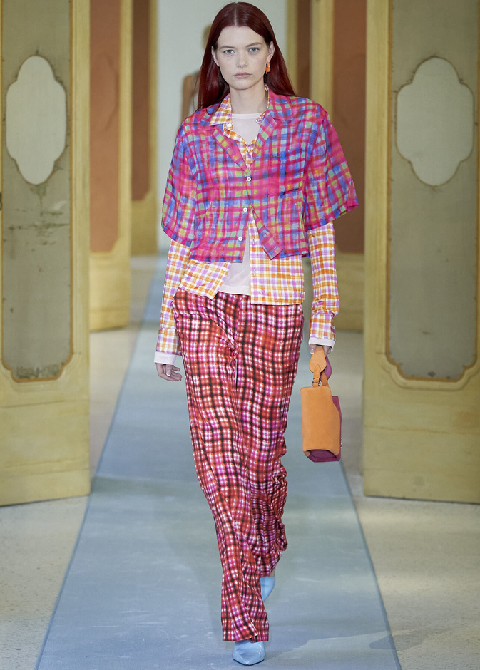 عرض أزياء DSquared2 لربيع وصيف 2023.. يحاكي المرأة العصرية