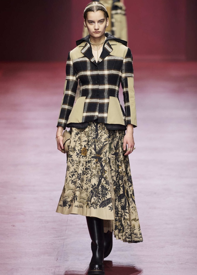 موديلات تنانير طويلة مشجرة لاطلالة مميزة في خريف 2022