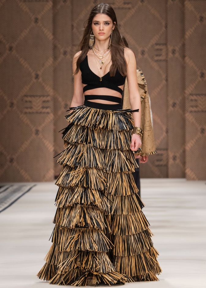 مجموعة Elisabetta Franchi لربيع 2023 تأخذنا برحلة حتى لو في الخيال