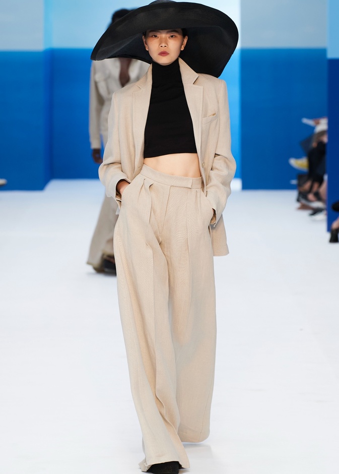 مجموعة Max Mara لموسم ربيع وصيف 2023  تستعرض مفهومي الأنوثة الجديدة والشجاعة