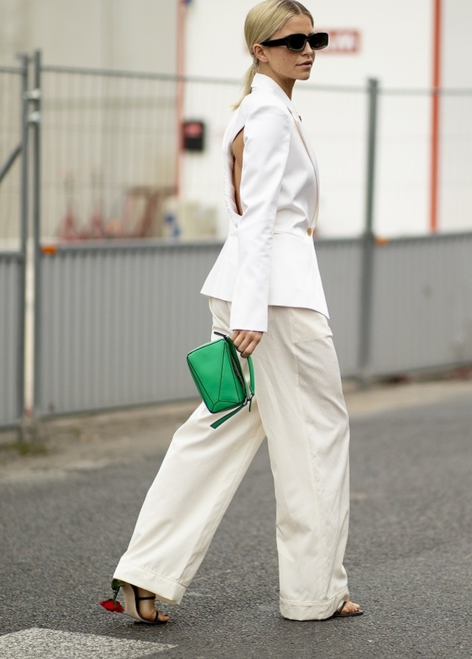 أحذية بتصاميم غريبة ولافتة للوك خريفي مميّز