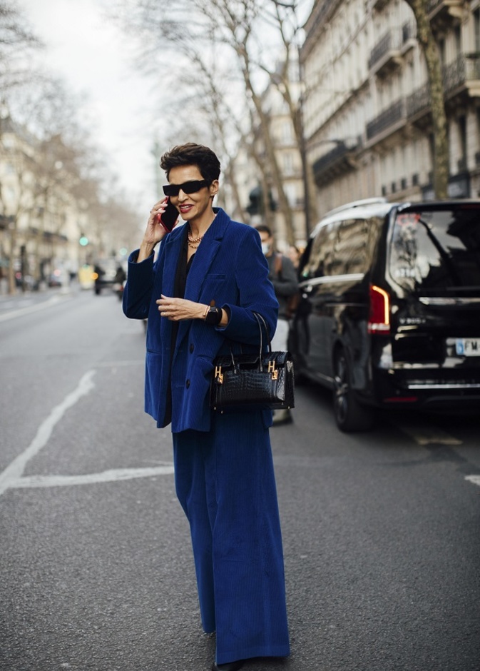 بدلة من المخمل من أحدث صيحات موسم خريف وشتاء 2022-2023