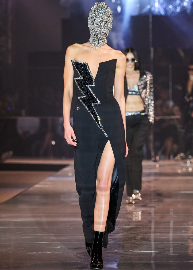 مجموعة Philipp Plein لربيع وصيف 2023 بروح موسيقى الروك
