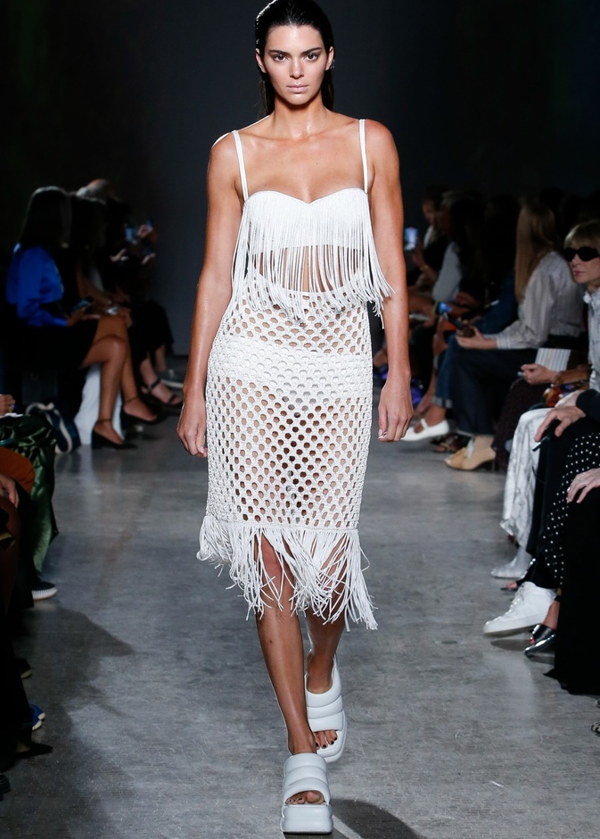 مجموعة Proenza Schouler لربيع 2023 تعيد تعريف "المرأة العصرية والأنيقة"