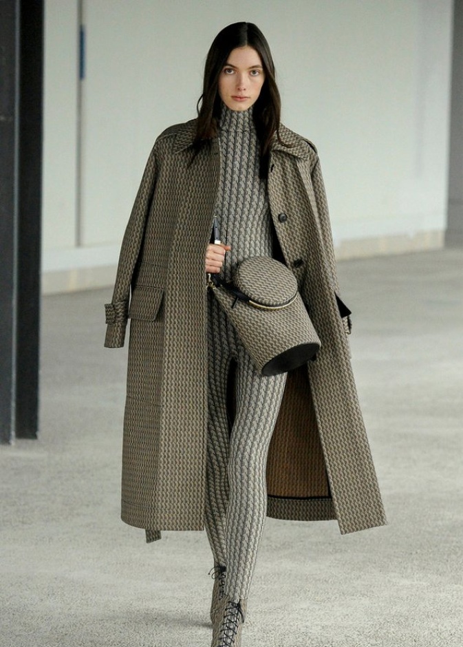 ماذا تختارين بين الجمبسوت والكات سوت لموسم خريف 2022؟