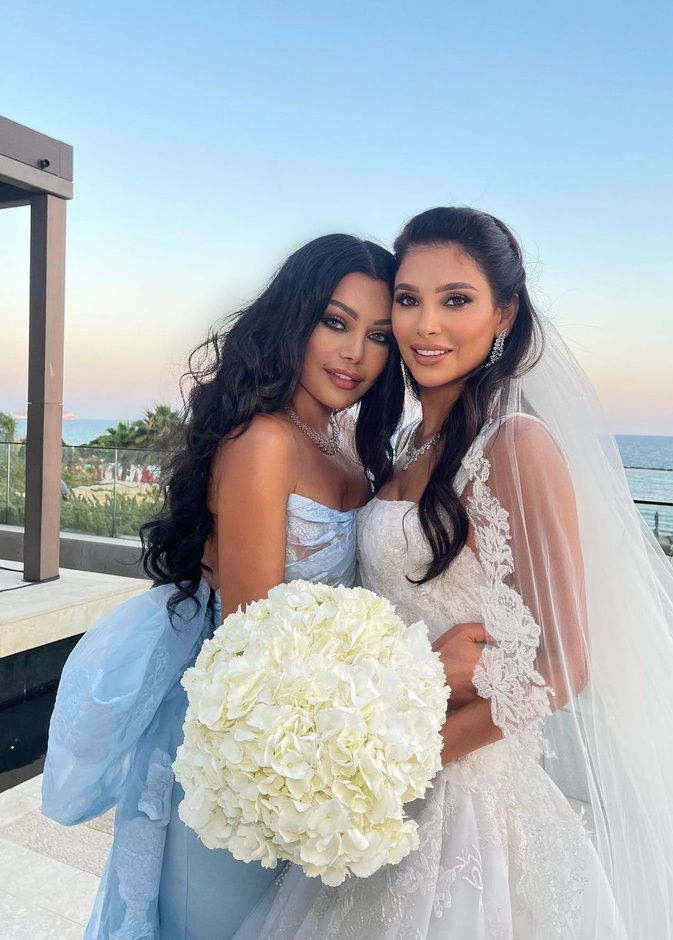 إطلالة هيفاء وهبي في حفل زفاف شقيقتها